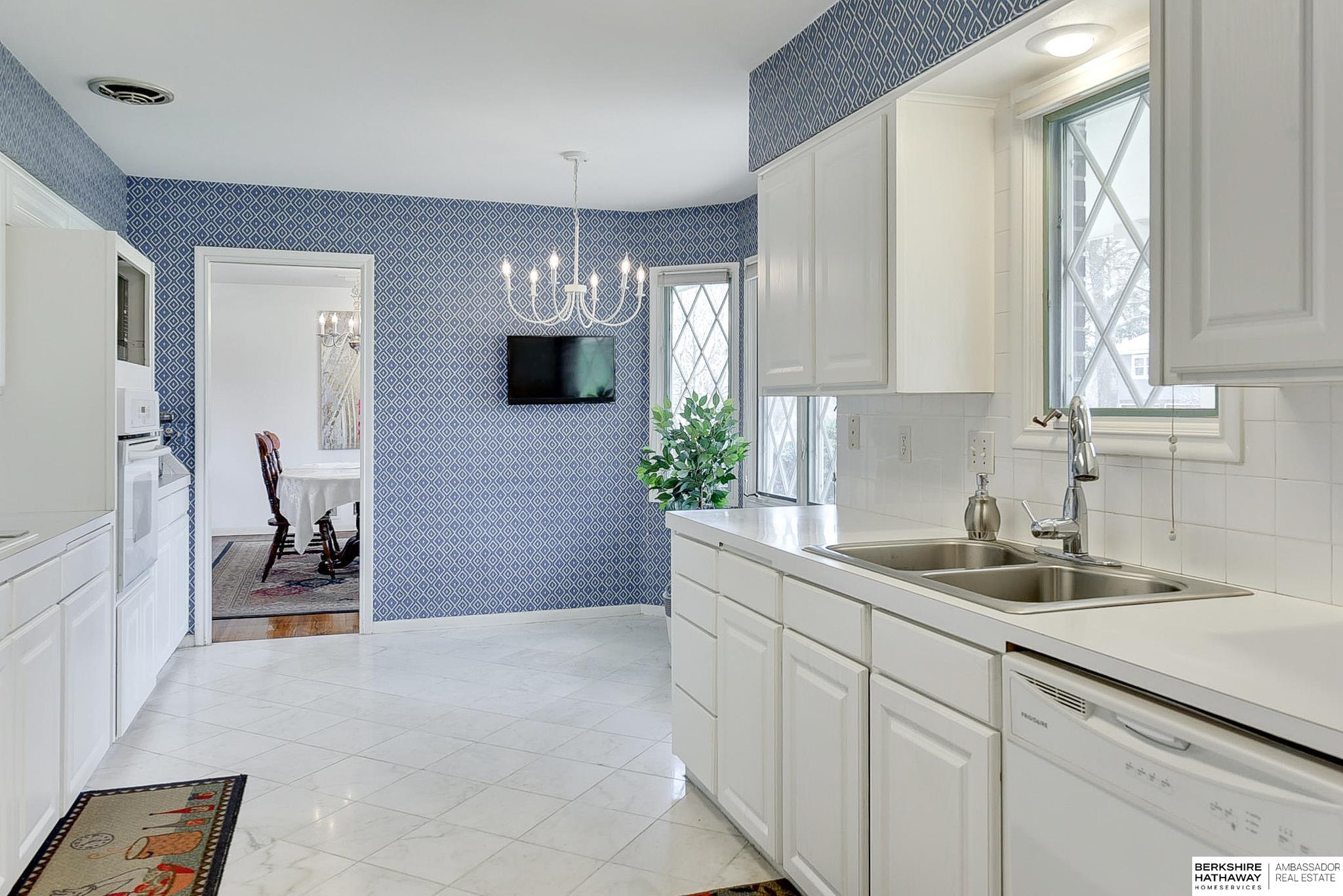 Omaha, Nebraska 68124, United States, 4 Bedrooms Bedrooms, ,3 BathroomsBathrooms,Residential,Pending,107005