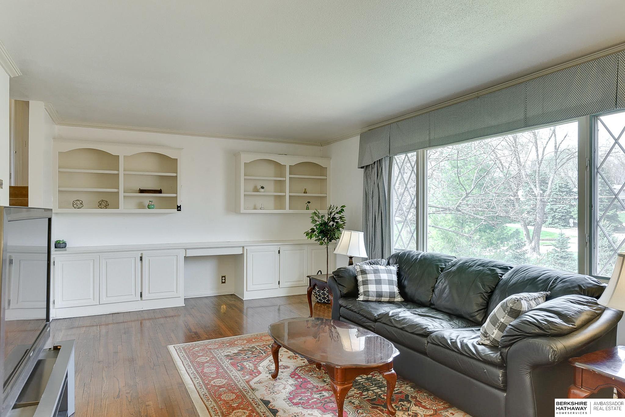 Omaha, Nebraska 68124, United States, 4 Bedrooms Bedrooms, ,3 BathroomsBathrooms,Residential,Pending,107005