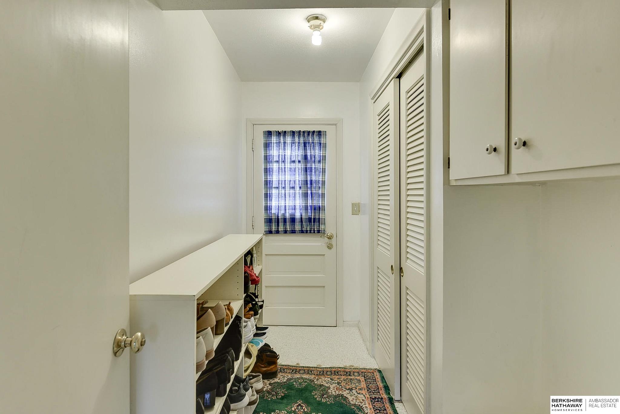 Omaha, Nebraska 68124, United States, 4 Bedrooms Bedrooms, ,3 BathroomsBathrooms,Residential,Pending,107005