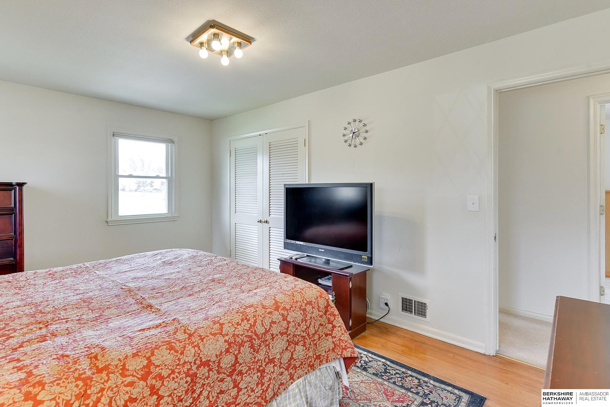 Omaha, Nebraska 68124, United States, 4 Bedrooms Bedrooms, ,3 BathroomsBathrooms,Residential,Pending,107005