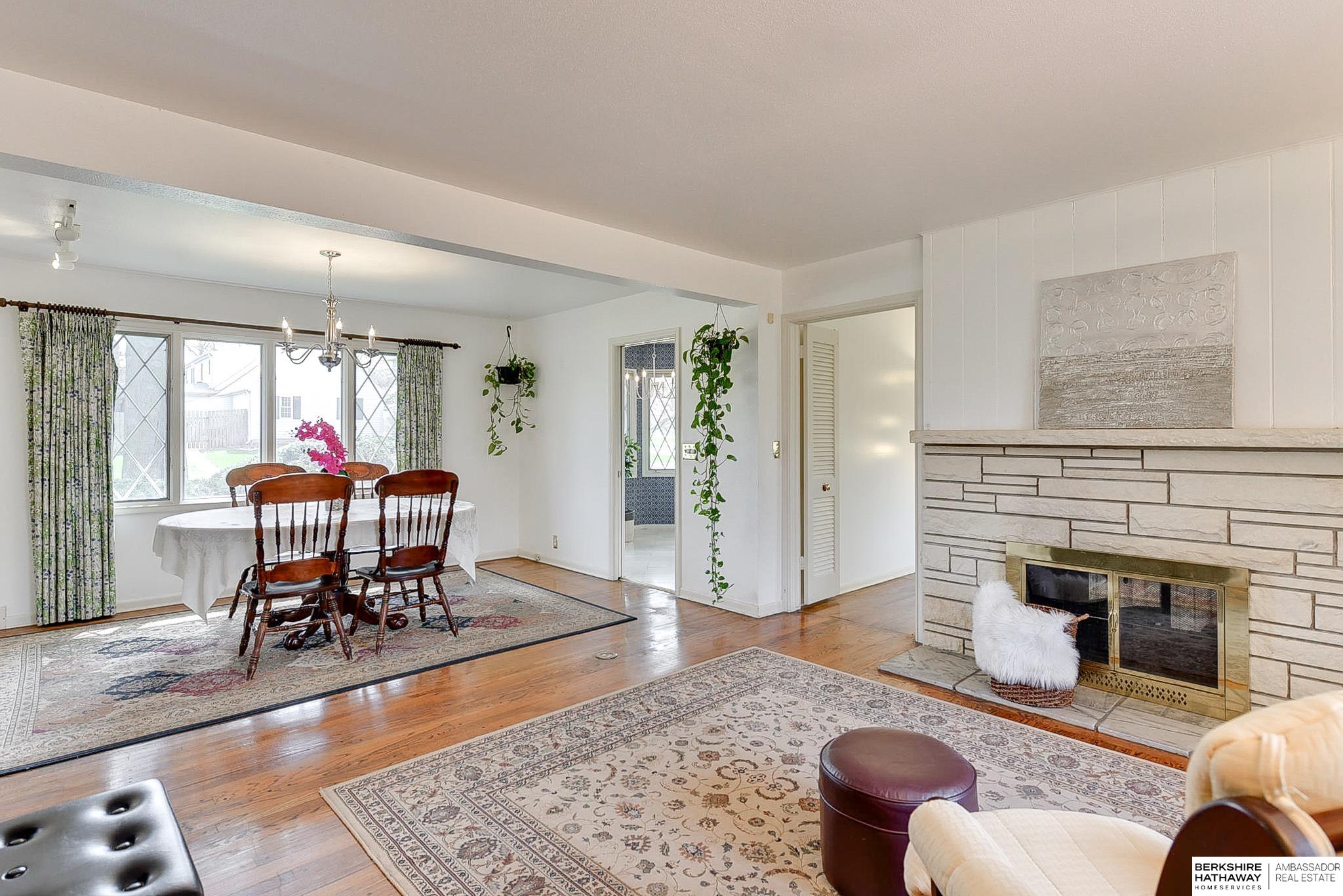 Omaha, Nebraska 68124, United States, 4 Bedrooms Bedrooms, ,3 BathroomsBathrooms,Residential,Pending,107005