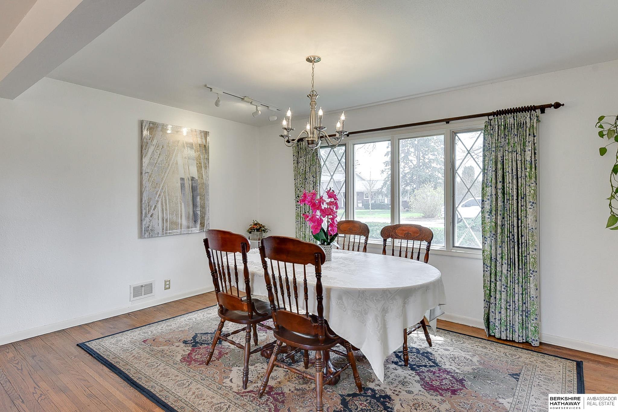 Omaha, Nebraska 68124, United States, 4 Bedrooms Bedrooms, ,3 BathroomsBathrooms,Residential,Pending,107005