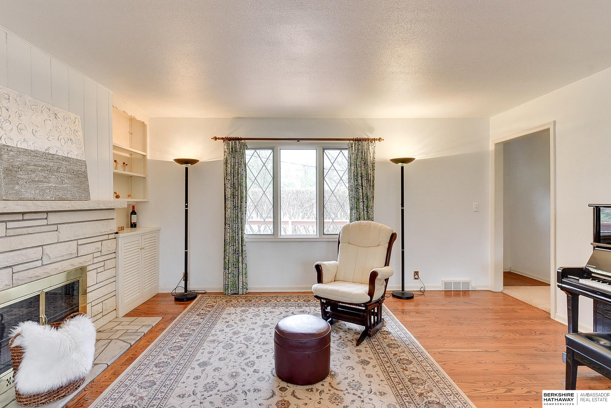 Omaha, Nebraska 68124, United States, 4 Bedrooms Bedrooms, ,3 BathroomsBathrooms,Residential,Pending,107005