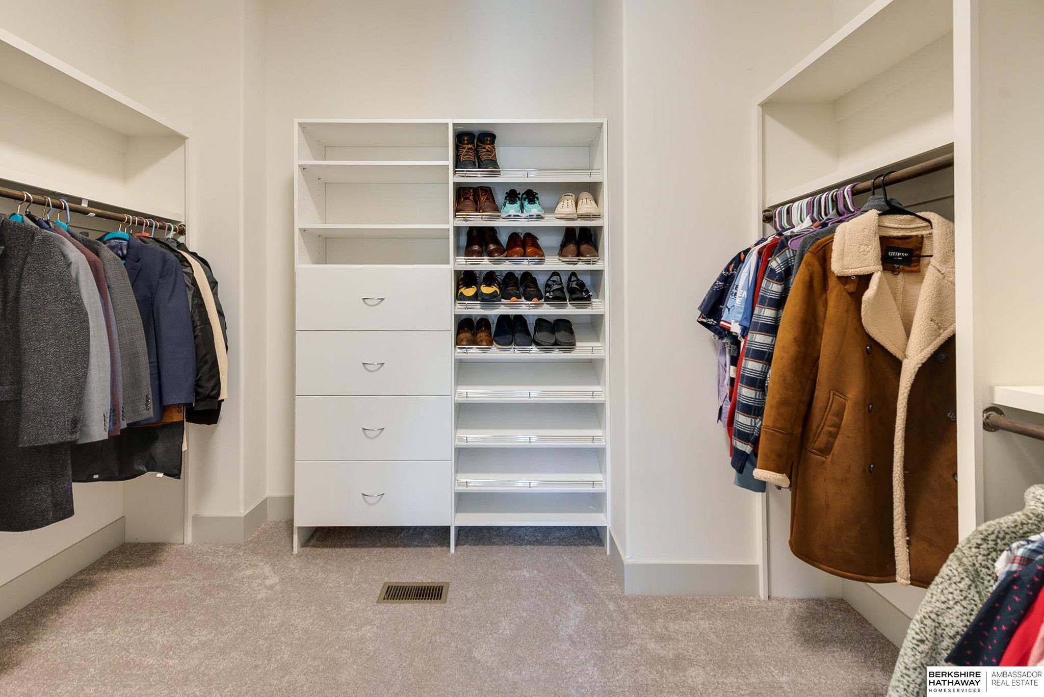 Elkhorn, Nebraska 68022, United States, 5 Bedrooms Bedrooms, ,4 BathroomsBathrooms,Residential,Pending,22632