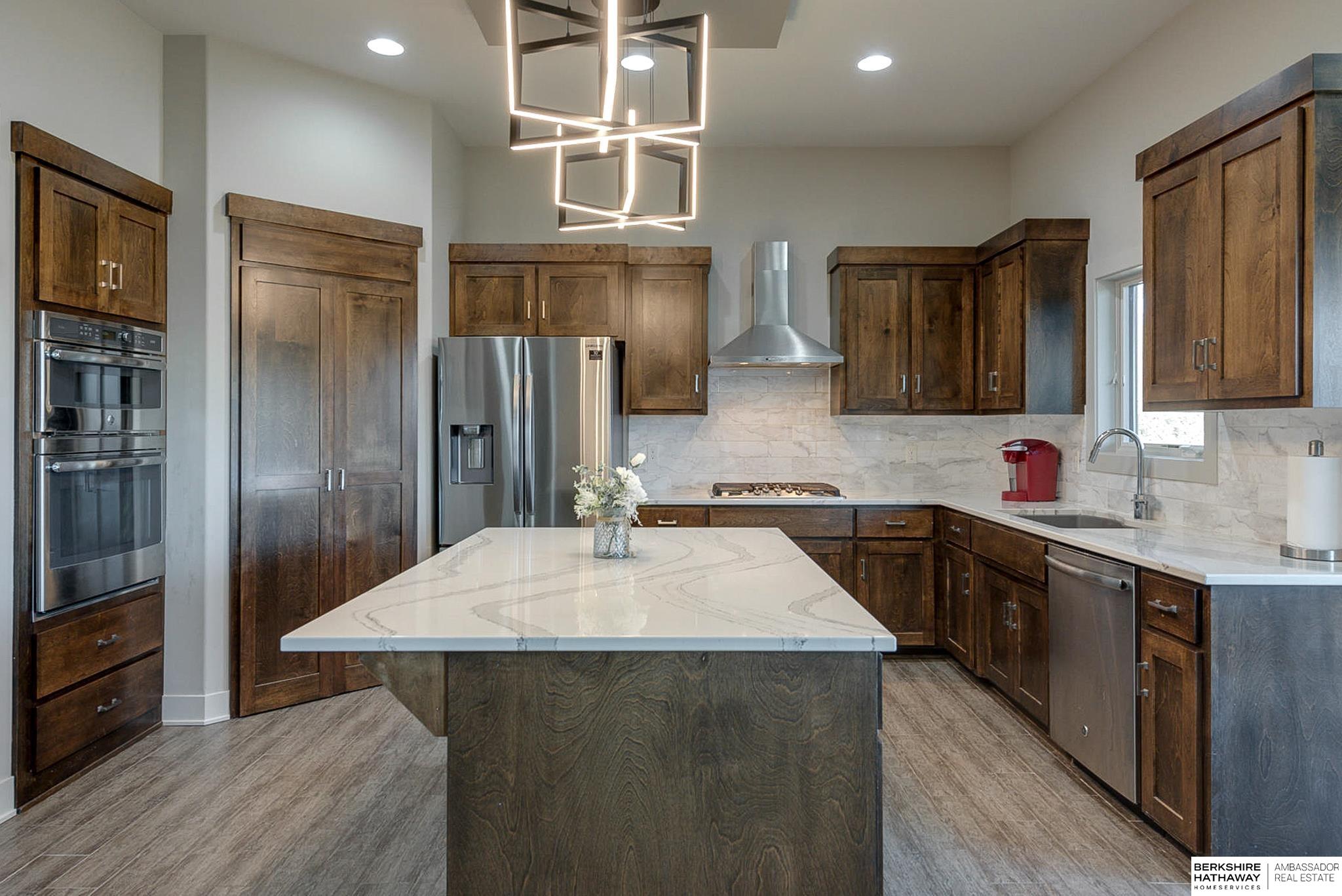 Elkhorn, Nebraska 68022, United States, 5 Bedrooms Bedrooms, ,4 BathroomsBathrooms,Residential,Pending,22632