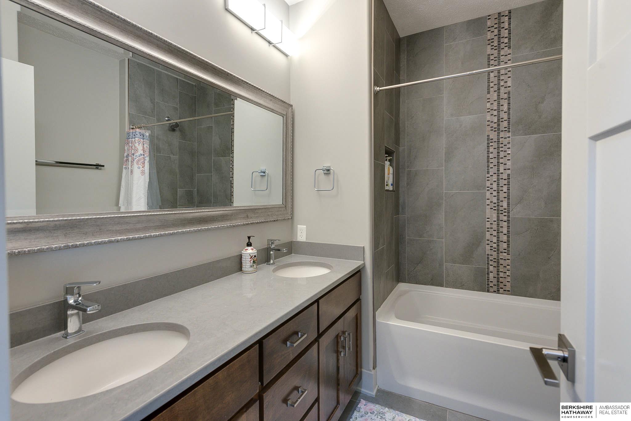 Elkhorn, Nebraska 68022, United States, 5 Bedrooms Bedrooms, ,4 BathroomsBathrooms,Residential,Pending,22632