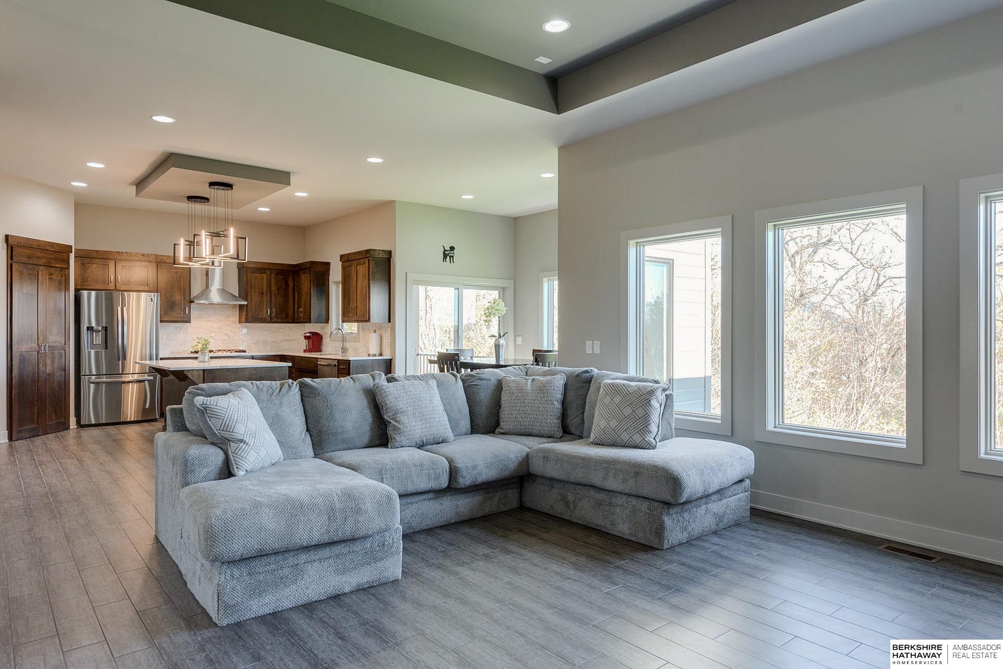 Elkhorn, Nebraska 68022, United States, 5 Bedrooms Bedrooms, ,4 BathroomsBathrooms,Residential,Pending,22632