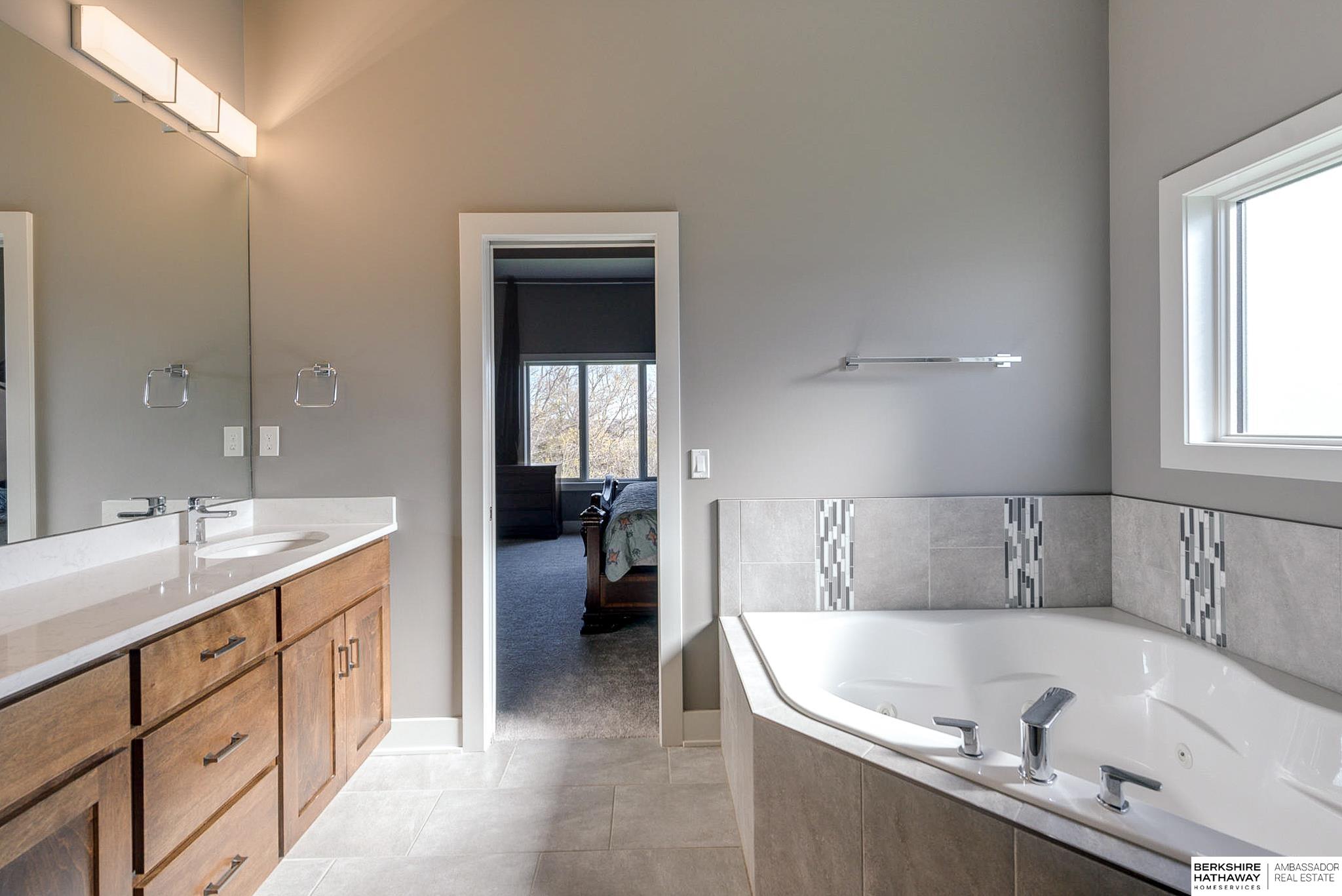 Elkhorn, Nebraska 68022, United States, 5 Bedrooms Bedrooms, ,4 BathroomsBathrooms,Residential,Pending,22632