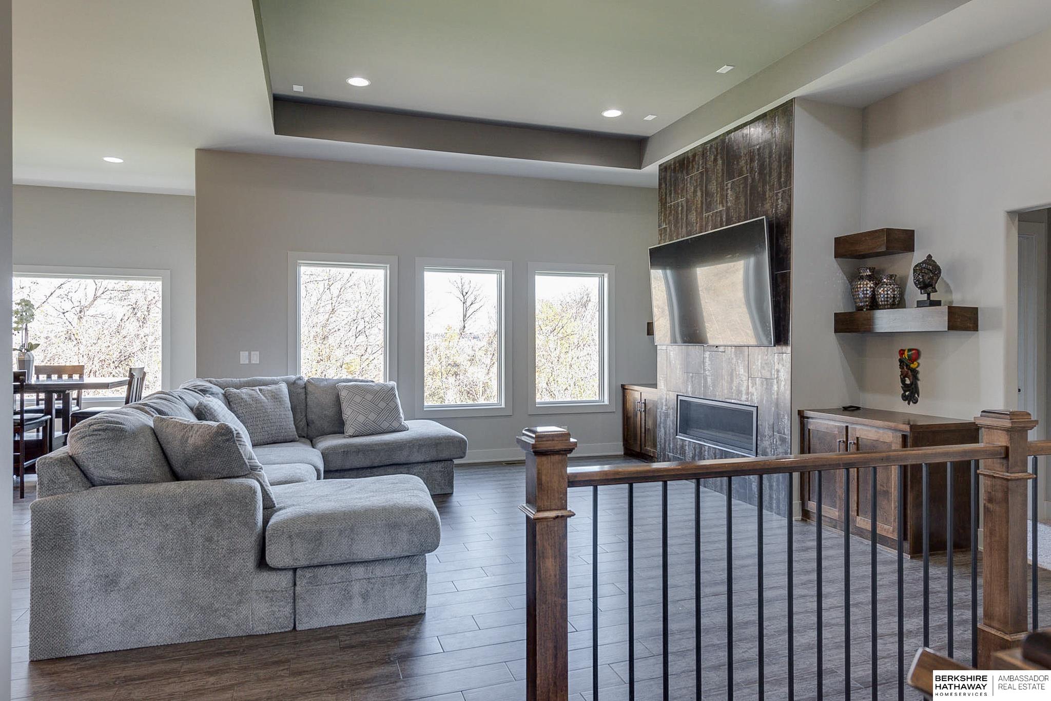 Elkhorn, Nebraska 68022, United States, 5 Bedrooms Bedrooms, ,4 BathroomsBathrooms,Residential,Pending,22632