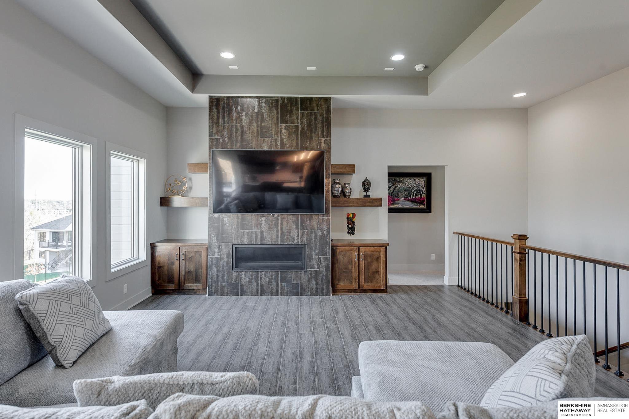 Elkhorn, Nebraska 68022, United States, 5 Bedrooms Bedrooms, ,4 BathroomsBathrooms,Residential,Pending,22632