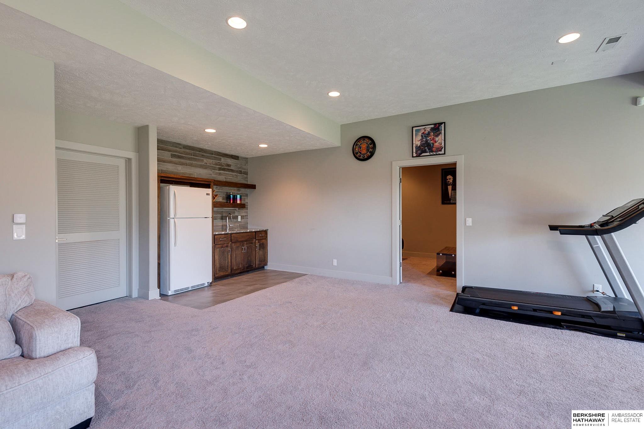 Elkhorn, Nebraska 68022, United States, 5 Bedrooms Bedrooms, ,4 BathroomsBathrooms,Residential,Pending,22632