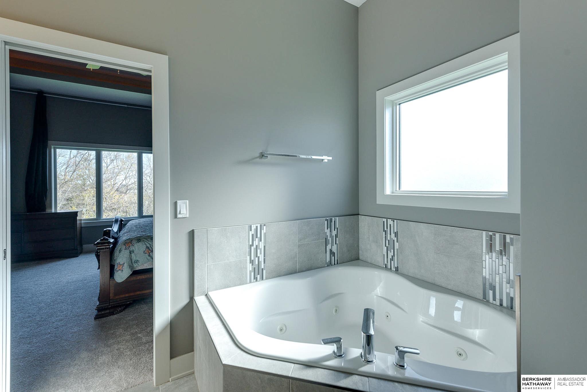 Elkhorn, Nebraska 68022, United States, 5 Bedrooms Bedrooms, ,4 BathroomsBathrooms,Residential,Pending,22632