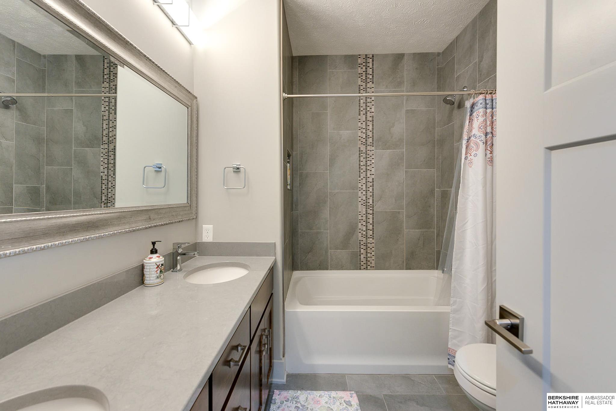 Elkhorn, Nebraska 68022, United States, 5 Bedrooms Bedrooms, ,4 BathroomsBathrooms,Residential,Pending,22632