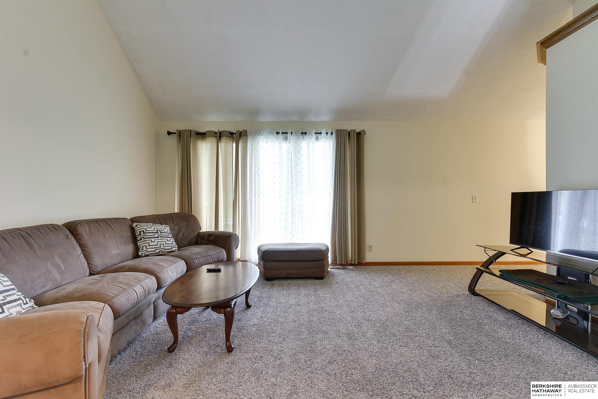 Omaha, Nebraska 68154, United States, 3 Bedrooms Bedrooms, ,4 BathroomsBathrooms,Residential,Pending,14770