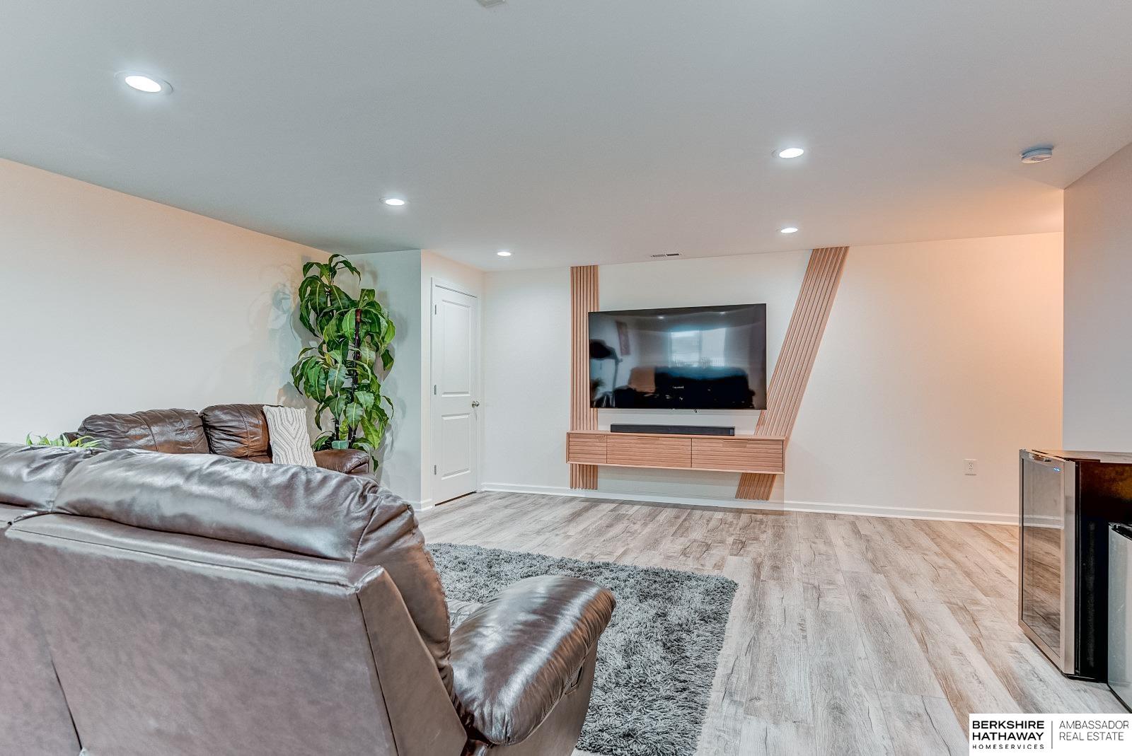 Bennington, Nebraska 68007, United States, 5 Bedrooms Bedrooms, ,4 BathroomsBathrooms,Residential,Active,107851