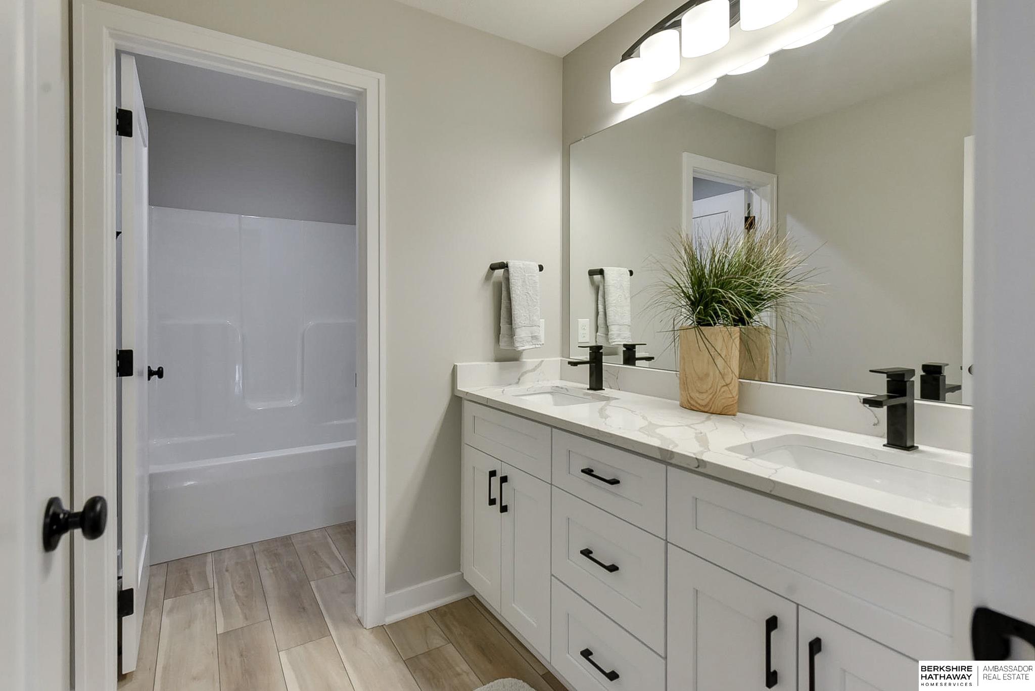 Omaha, Nebraska 68136, United States, 5 Bedrooms Bedrooms, ,4 BathroomsBathrooms,Residential,Active,23366