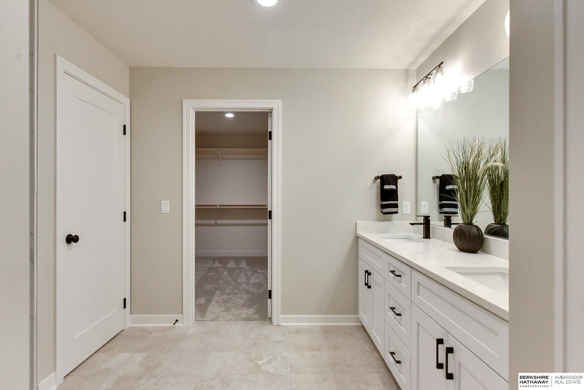 Omaha, Nebraska 68136, United States, 5 Bedrooms Bedrooms, ,4 BathroomsBathrooms,Residential,Active,23366