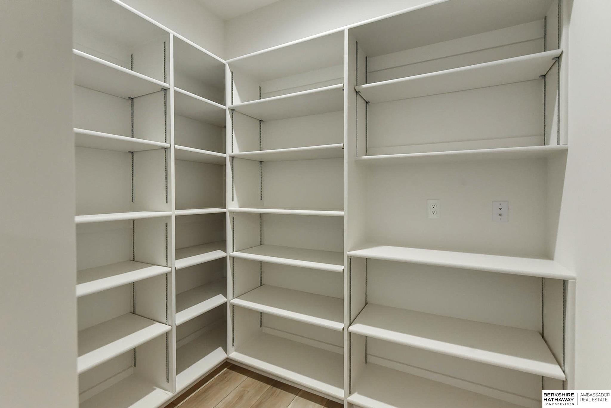 Omaha, Nebraska 68136, United States, 5 Bedrooms Bedrooms, ,4 BathroomsBathrooms,Residential,Active,23366