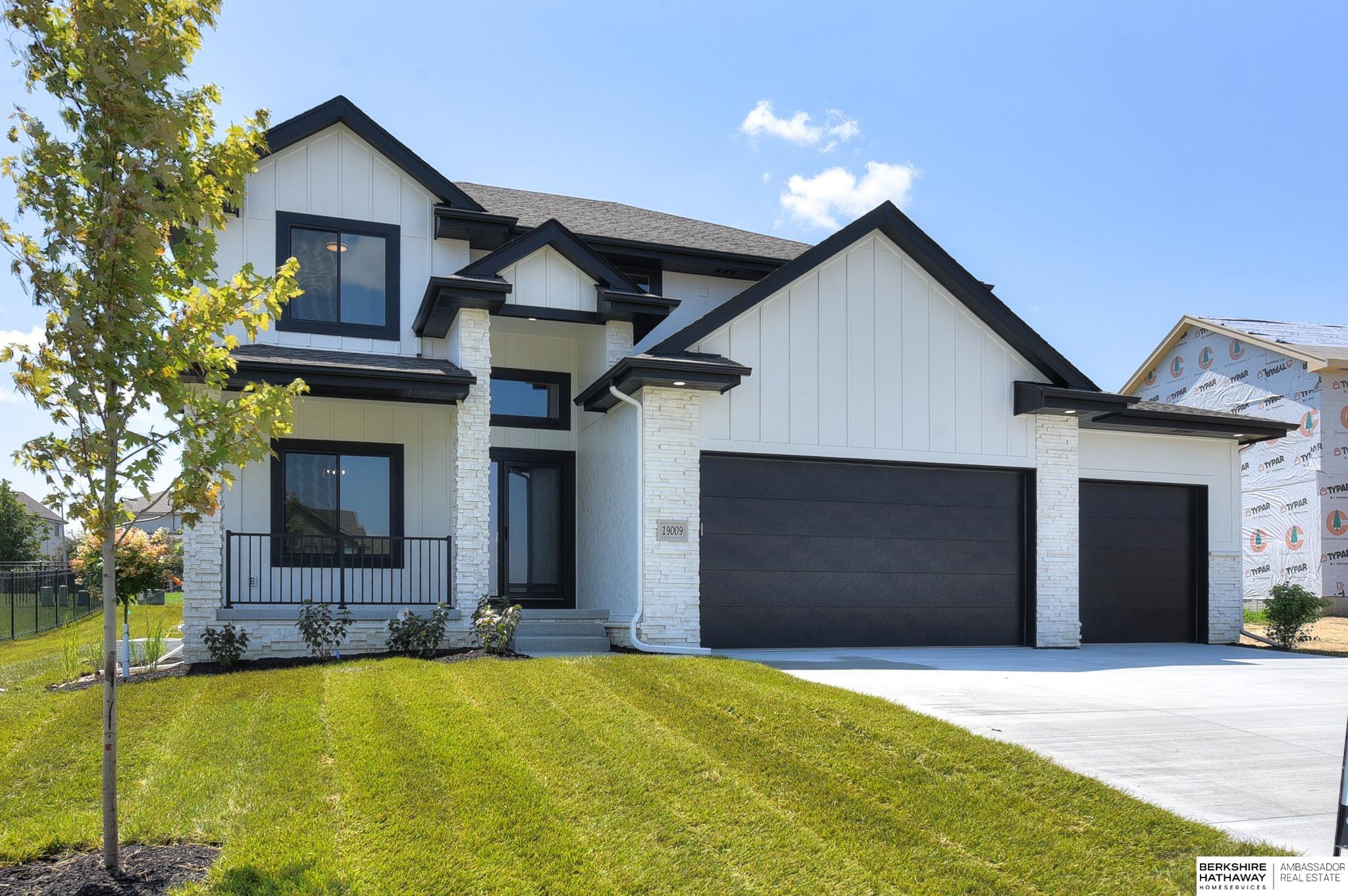 Omaha, Nebraska 68136, United States, 5 Bedrooms Bedrooms, ,4 BathroomsBathrooms,Residential,Active,23366