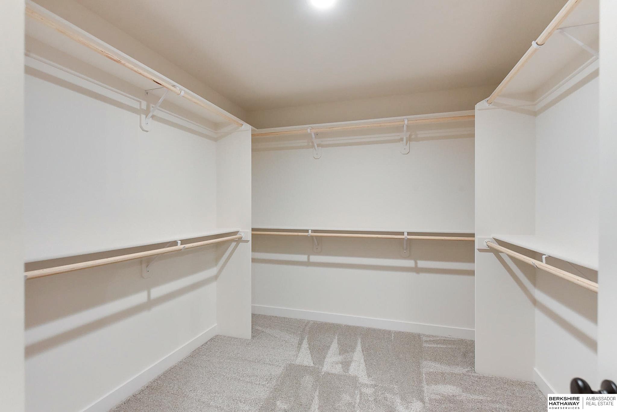 Omaha, Nebraska 68136, United States, 5 Bedrooms Bedrooms, ,4 BathroomsBathrooms,Residential,Active,23366