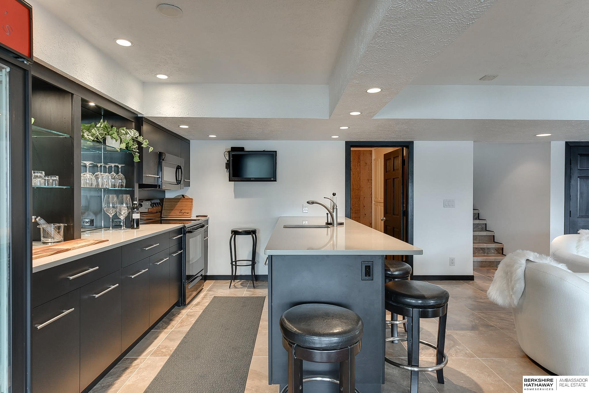 Valley, Nebraska 68064, United States, 3 Bedrooms Bedrooms, ,4 BathroomsBathrooms,Residential,Pending,83596