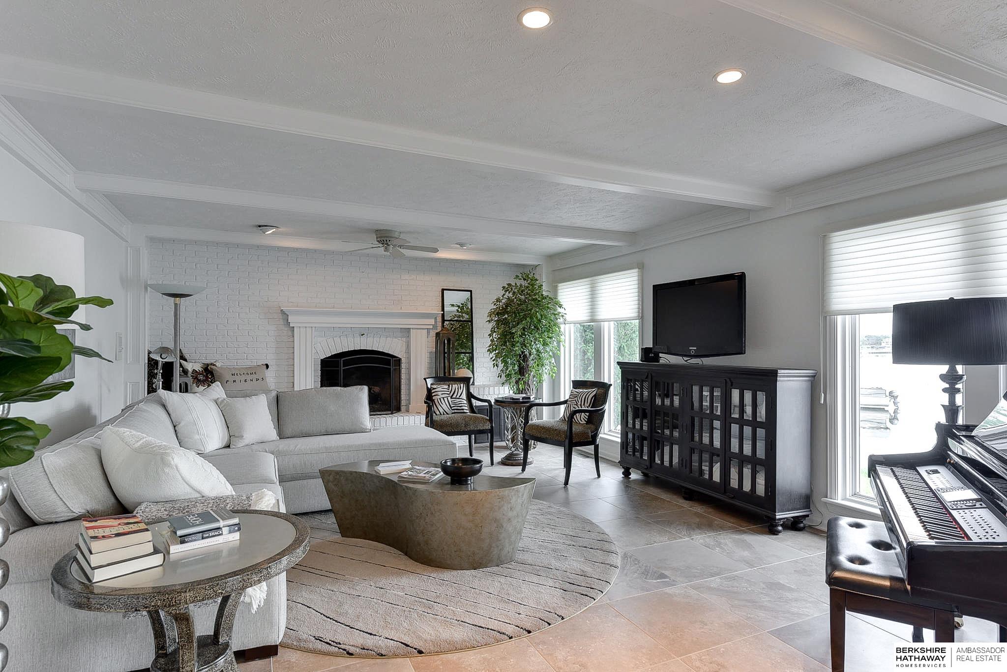 Valley, Nebraska 68064, United States, 3 Bedrooms Bedrooms, ,4 BathroomsBathrooms,Residential,Pending,83596