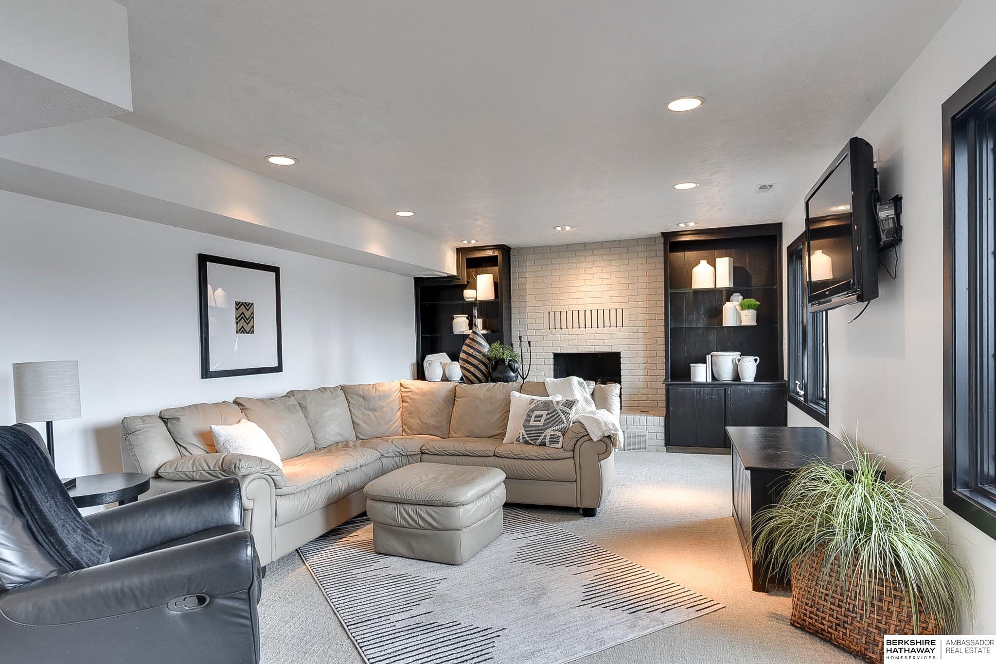 Valley, Nebraska 68064, United States, 3 Bedrooms Bedrooms, ,4 BathroomsBathrooms,Residential,Pending,83596