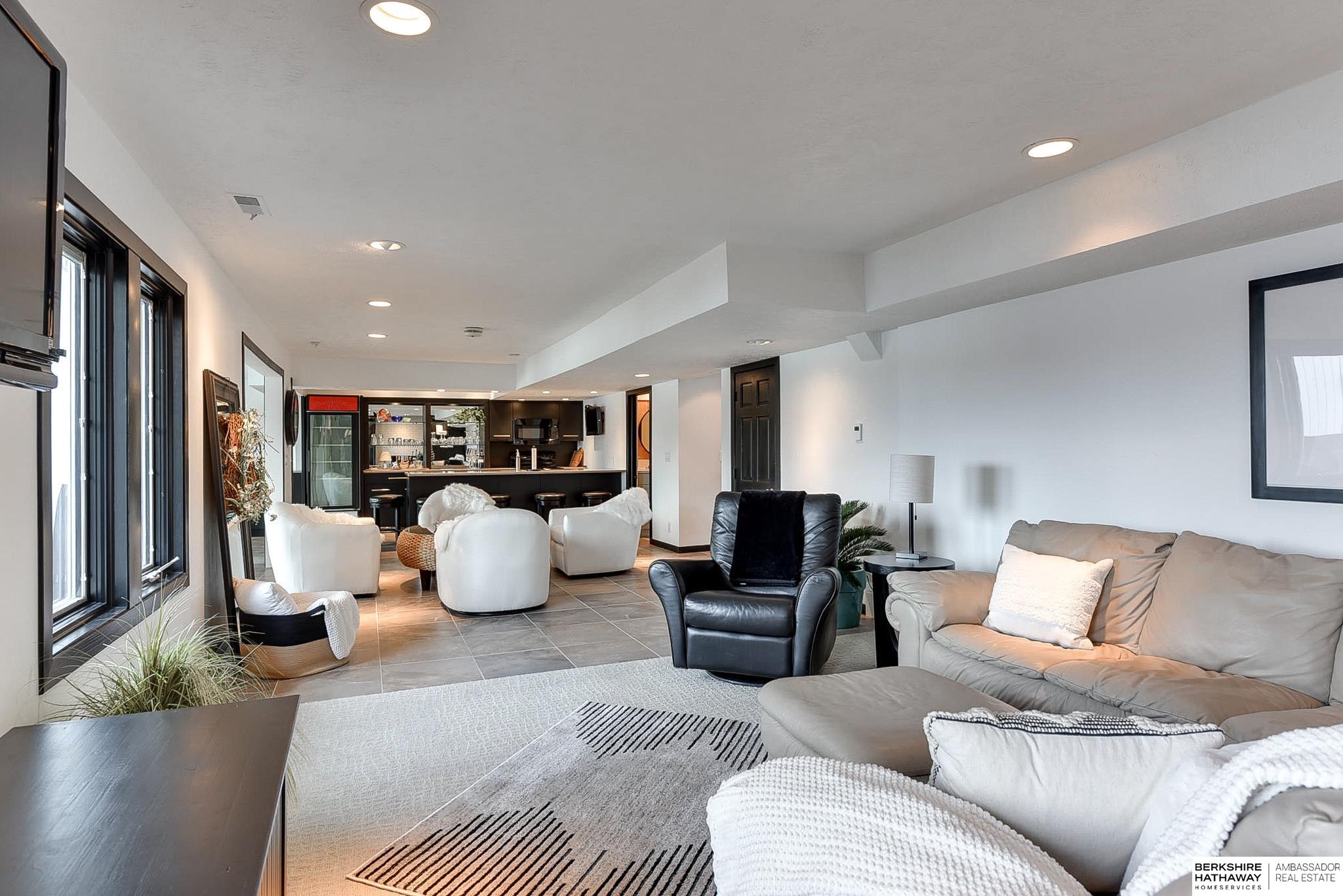 Valley, Nebraska 68064, United States, 3 Bedrooms Bedrooms, ,4 BathroomsBathrooms,Residential,Pending,83596