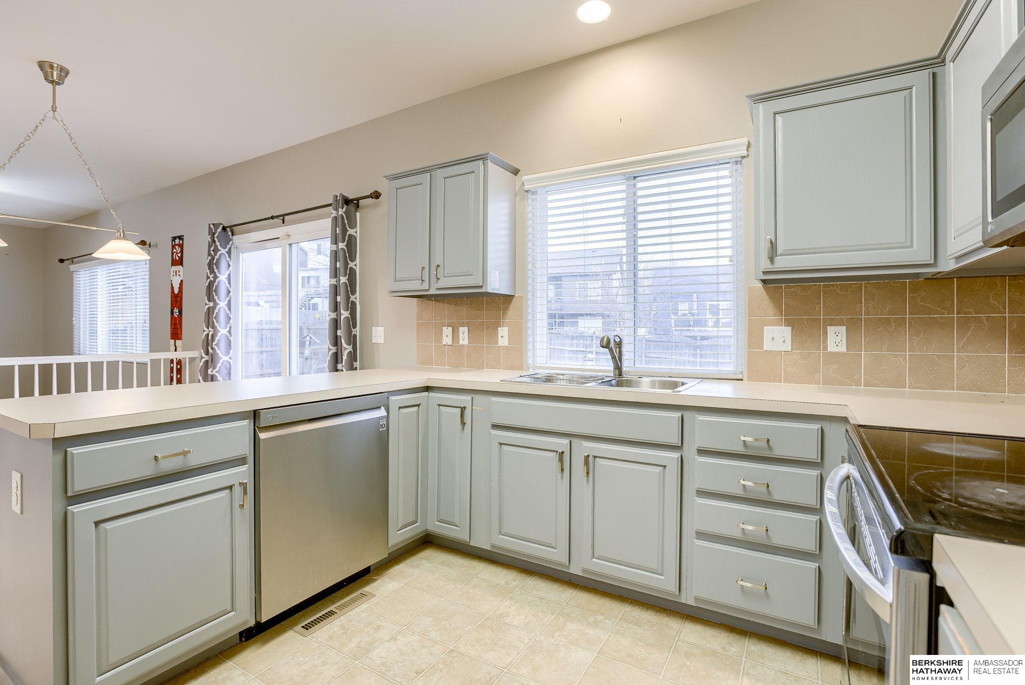 Omaha, Nebraska 68116, United States, 3 Bedrooms Bedrooms, ,4 BathroomsBathrooms,Residential,Active,27603