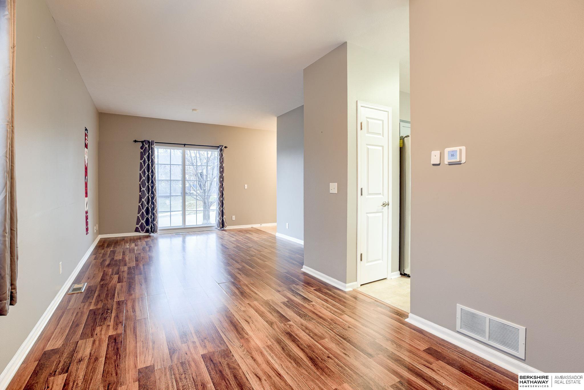 Omaha, Nebraska 68116, United States, 3 Bedrooms Bedrooms, ,4 BathroomsBathrooms,Residential,Active,27603