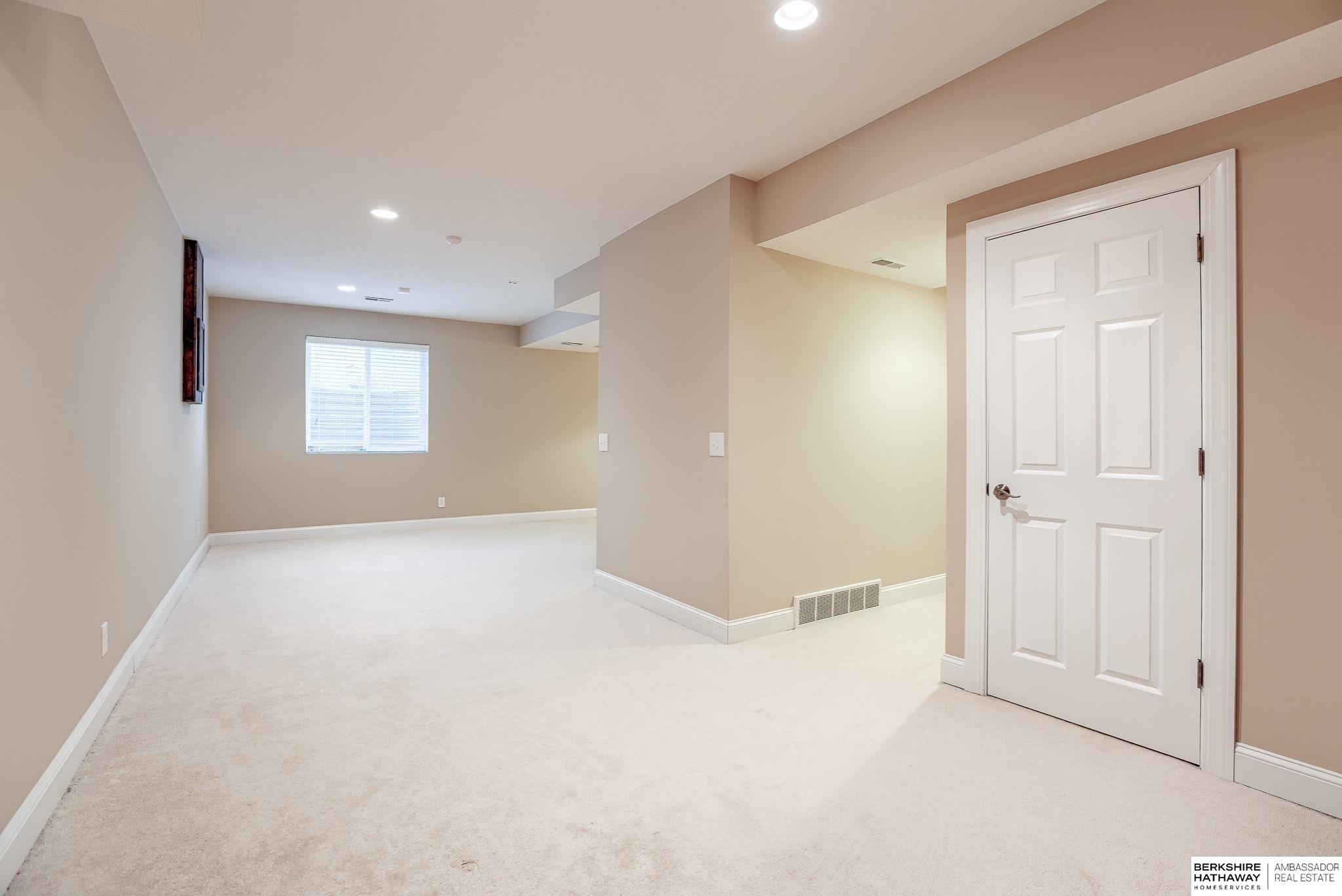 Omaha, Nebraska 68116, United States, 3 Bedrooms Bedrooms, ,4 BathroomsBathrooms,Residential,Active,27603