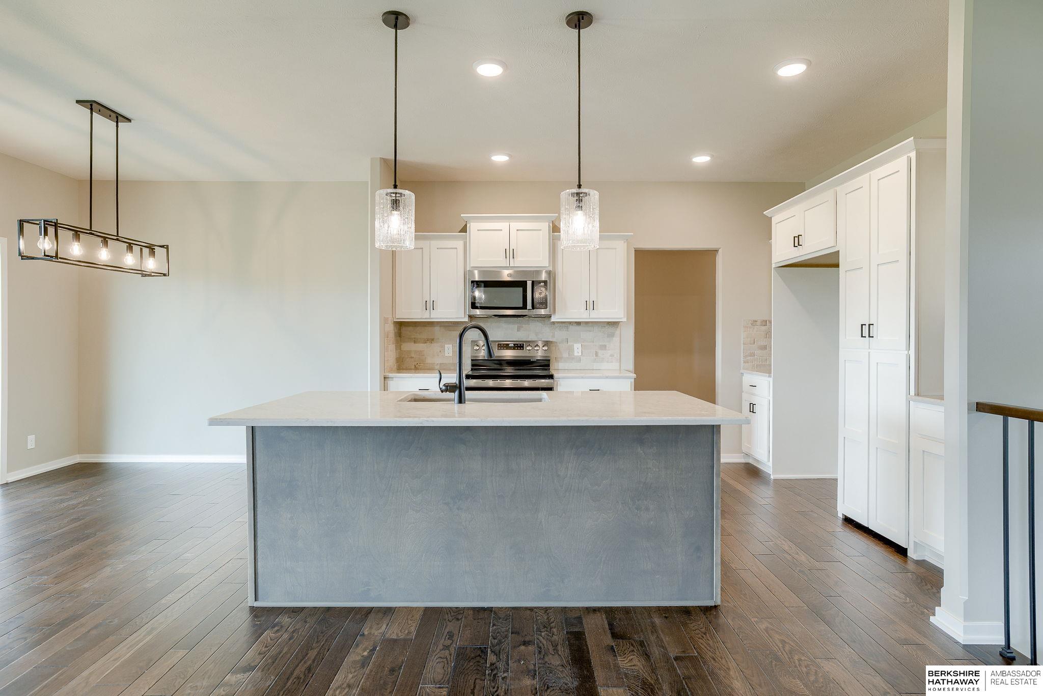 Elkhorn, Nebraska 68022, United States, 3 Bedrooms Bedrooms, ,2 BathroomsBathrooms,Residential,Pending,23668