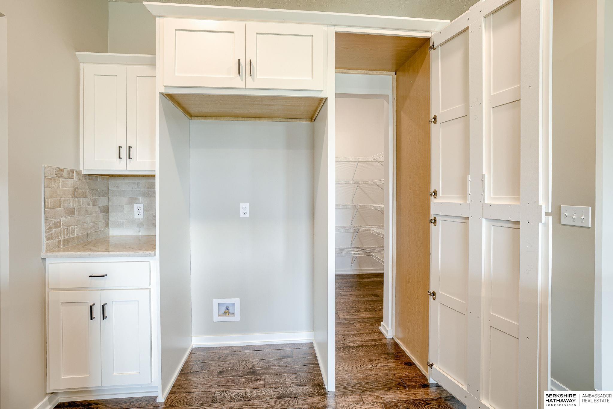 Elkhorn, Nebraska 68022, United States, 3 Bedrooms Bedrooms, ,2 BathroomsBathrooms,Residential,Pending,23668