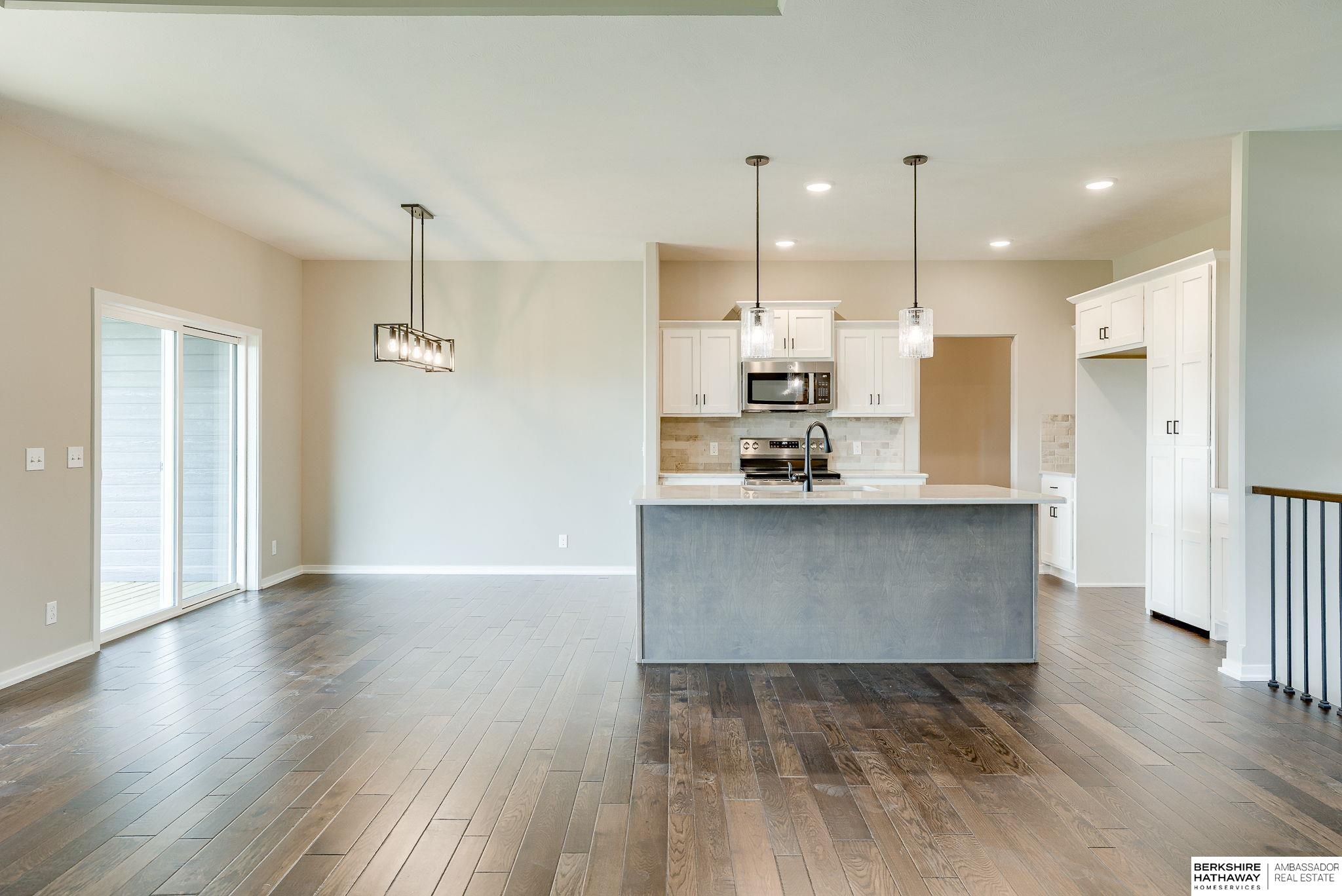 Elkhorn, Nebraska 68022, United States, 3 Bedrooms Bedrooms, ,2 BathroomsBathrooms,Residential,Pending,23668