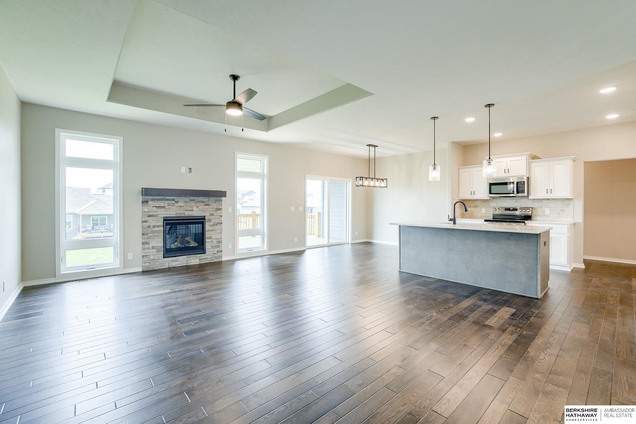 Elkhorn, Nebraska 68022, United States, 3 Bedrooms Bedrooms, ,2 BathroomsBathrooms,Residential,Pending,23668