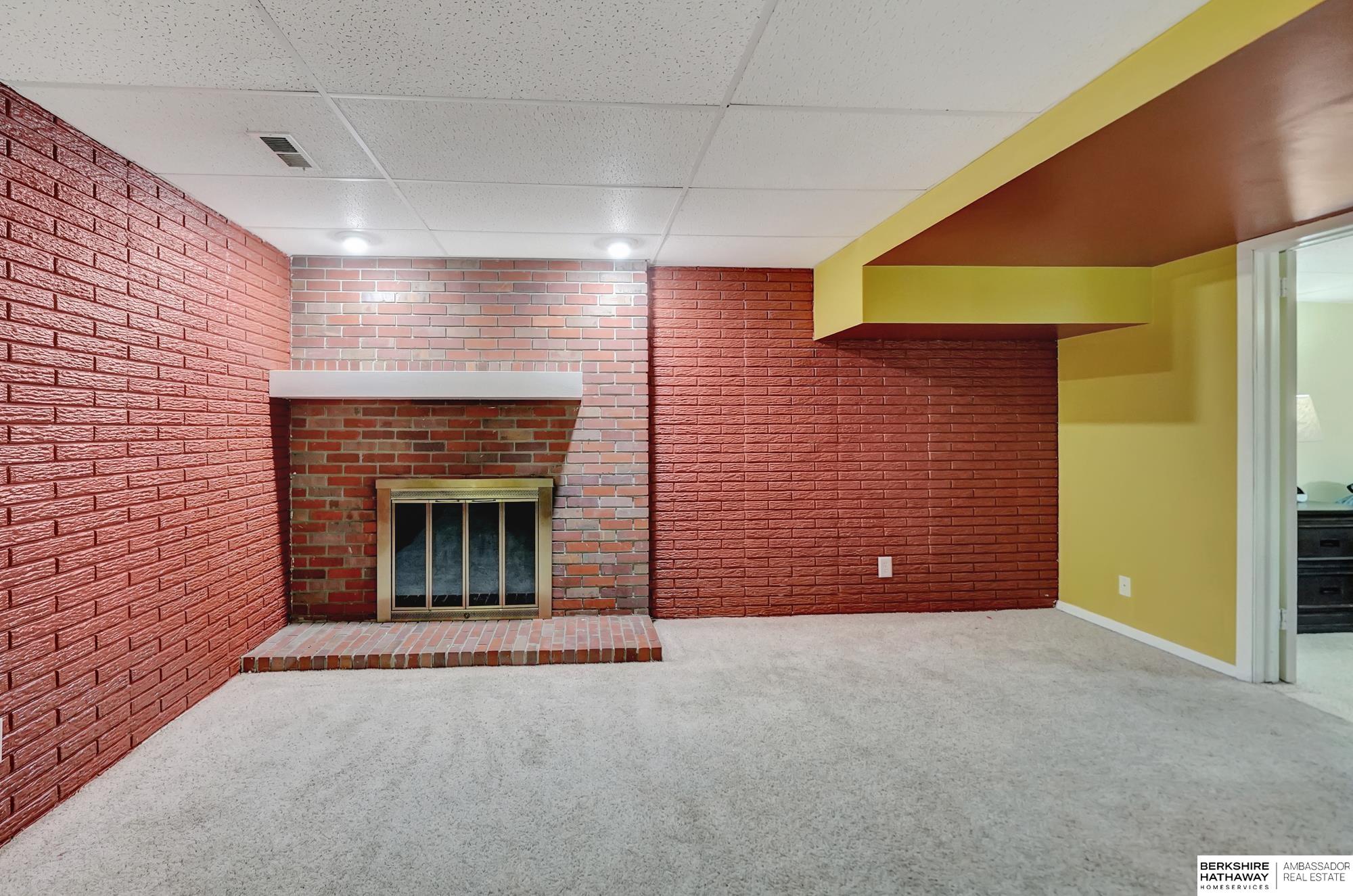 Lincoln, Nebraska 68507, United States, 3 Bedrooms Bedrooms, ,3 BathroomsBathrooms,Residential,Pending,88279