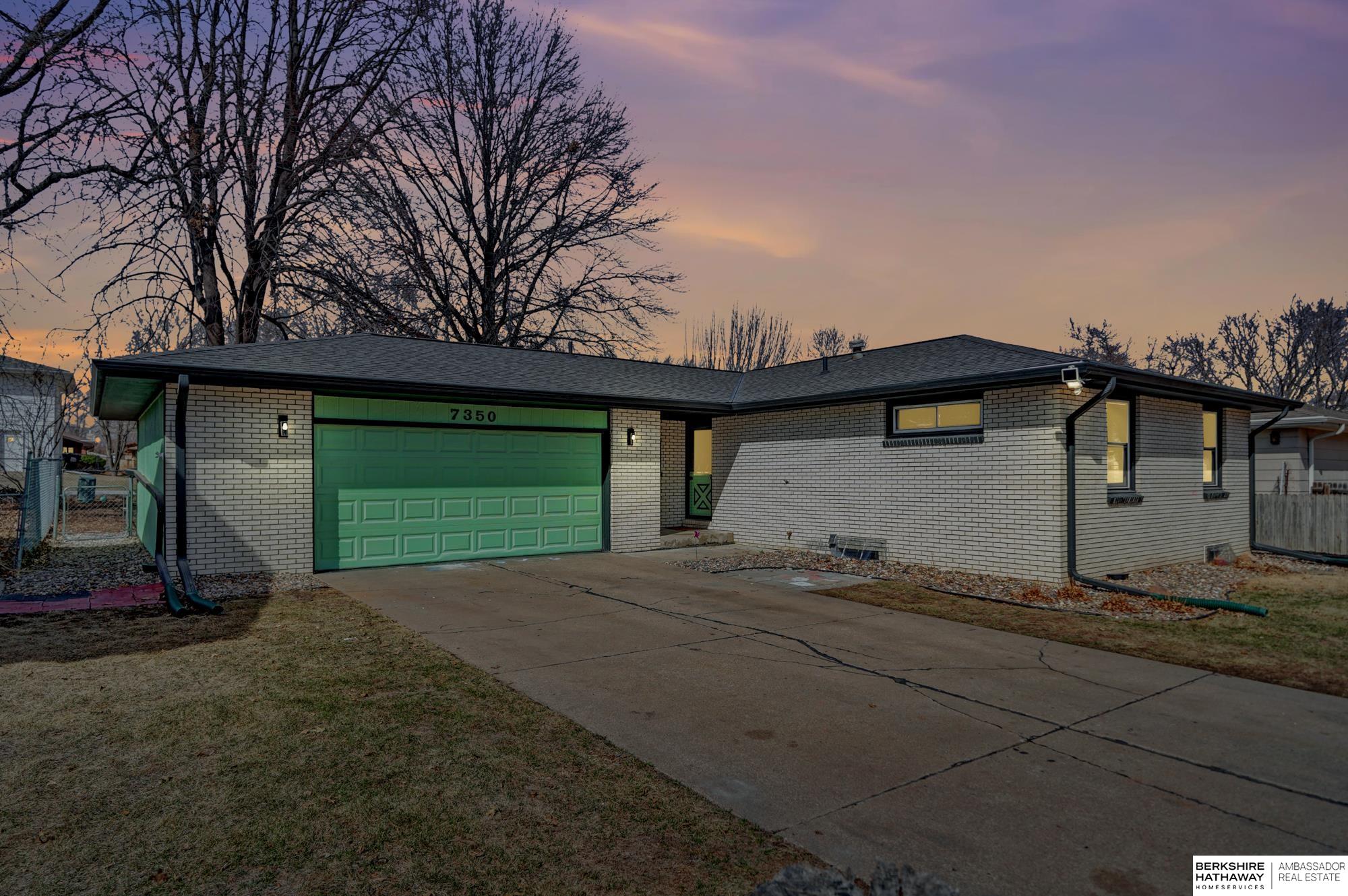 Lincoln, Nebraska 68507, United States, 3 Bedrooms Bedrooms, ,3 BathroomsBathrooms,Residential,Pending,88279