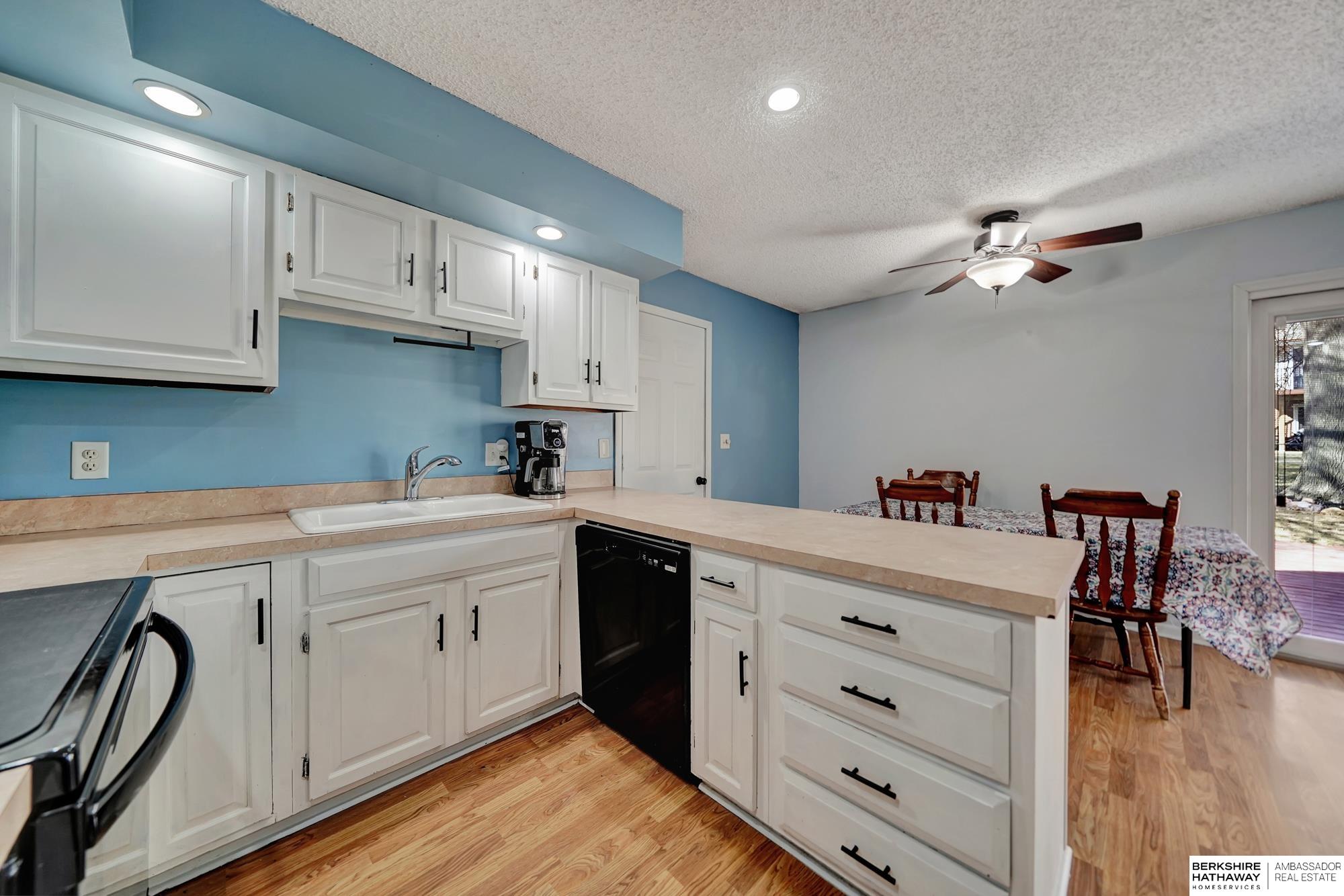 Lincoln, Nebraska 68507, United States, 3 Bedrooms Bedrooms, ,3 BathroomsBathrooms,Residential,Pending,88279