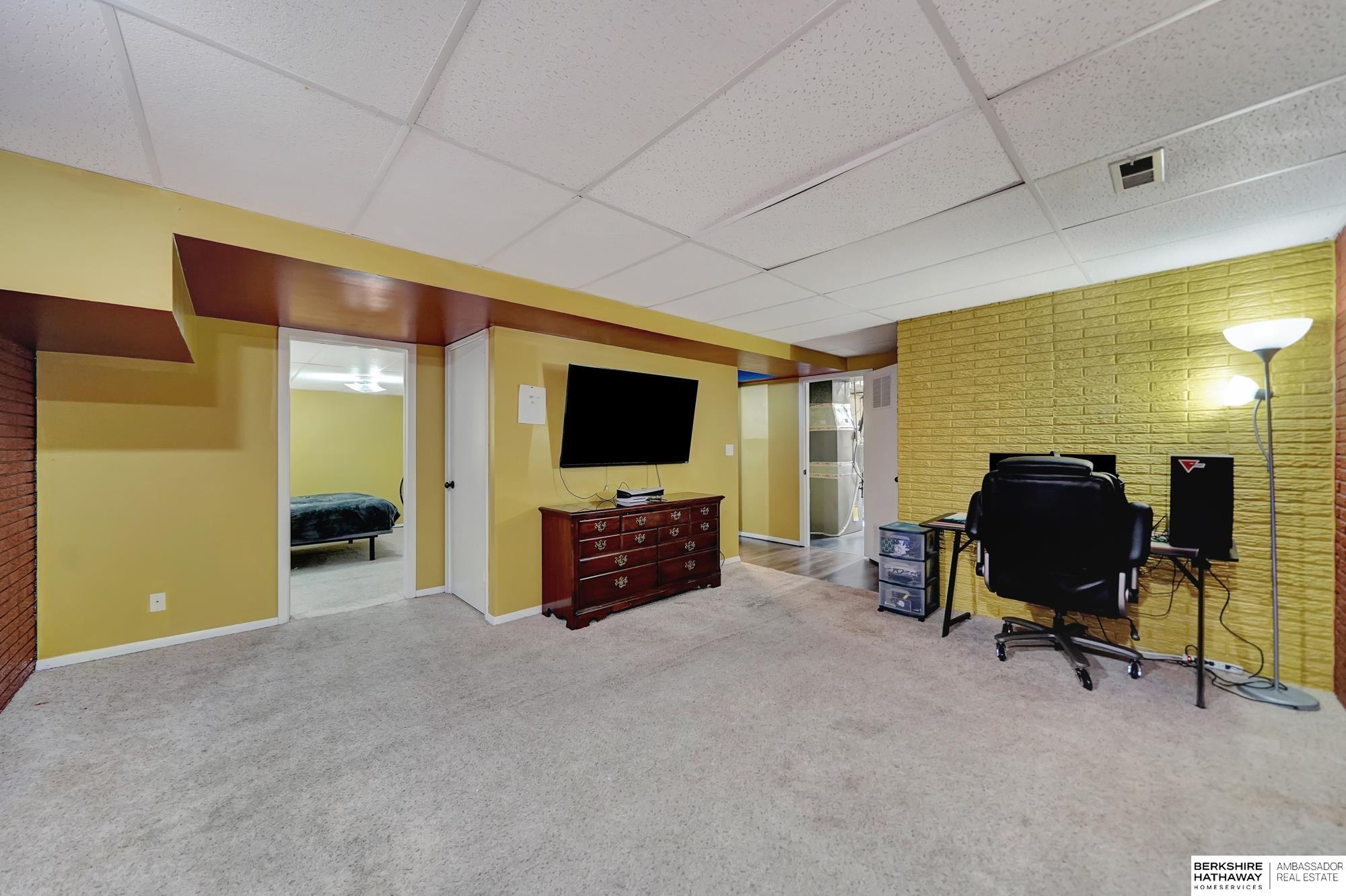 Lincoln, Nebraska 68507, United States, 3 Bedrooms Bedrooms, ,3 BathroomsBathrooms,Residential,Pending,88279