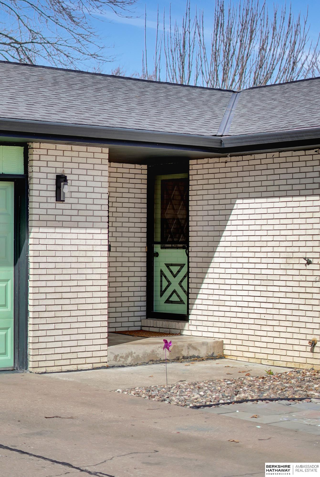 Lincoln, Nebraska 68507, United States, 3 Bedrooms Bedrooms, ,3 BathroomsBathrooms,Residential,Pending,88279