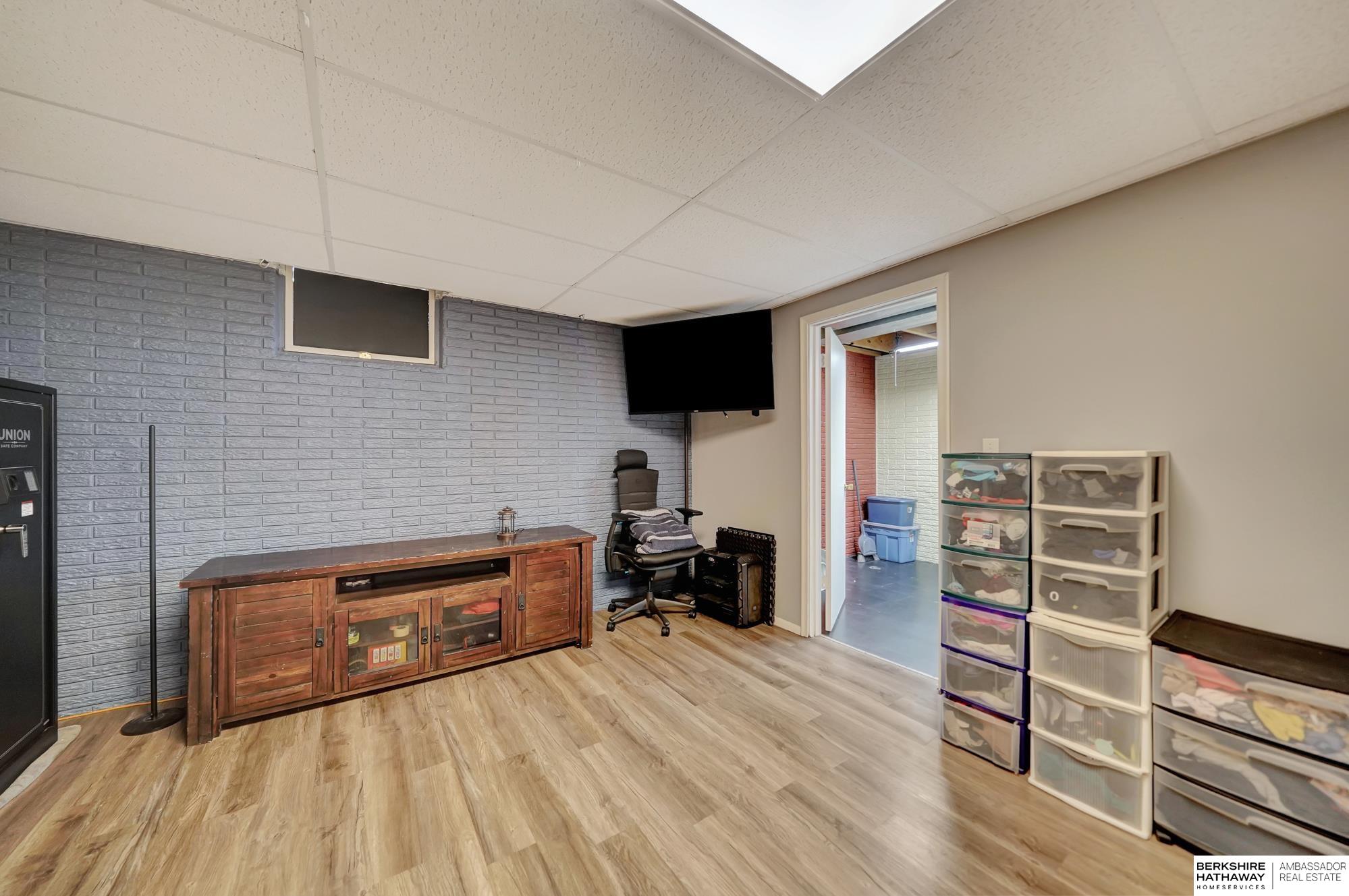 Lincoln, Nebraska 68507, United States, 3 Bedrooms Bedrooms, ,3 BathroomsBathrooms,Residential,Pending,88279