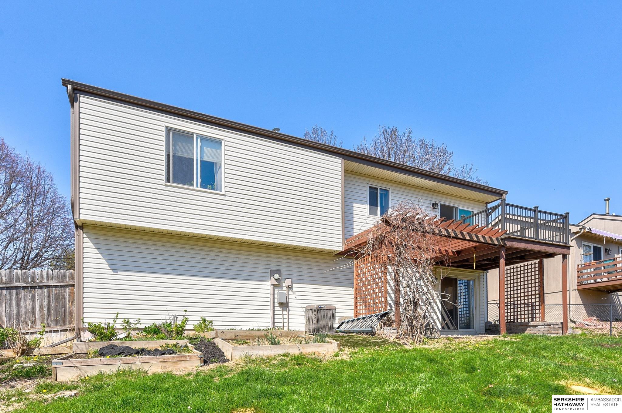 Omaha, Nebraska 68116, United States, 3 Bedrooms Bedrooms, ,2 BathroomsBathrooms,Residential,Pending,108181