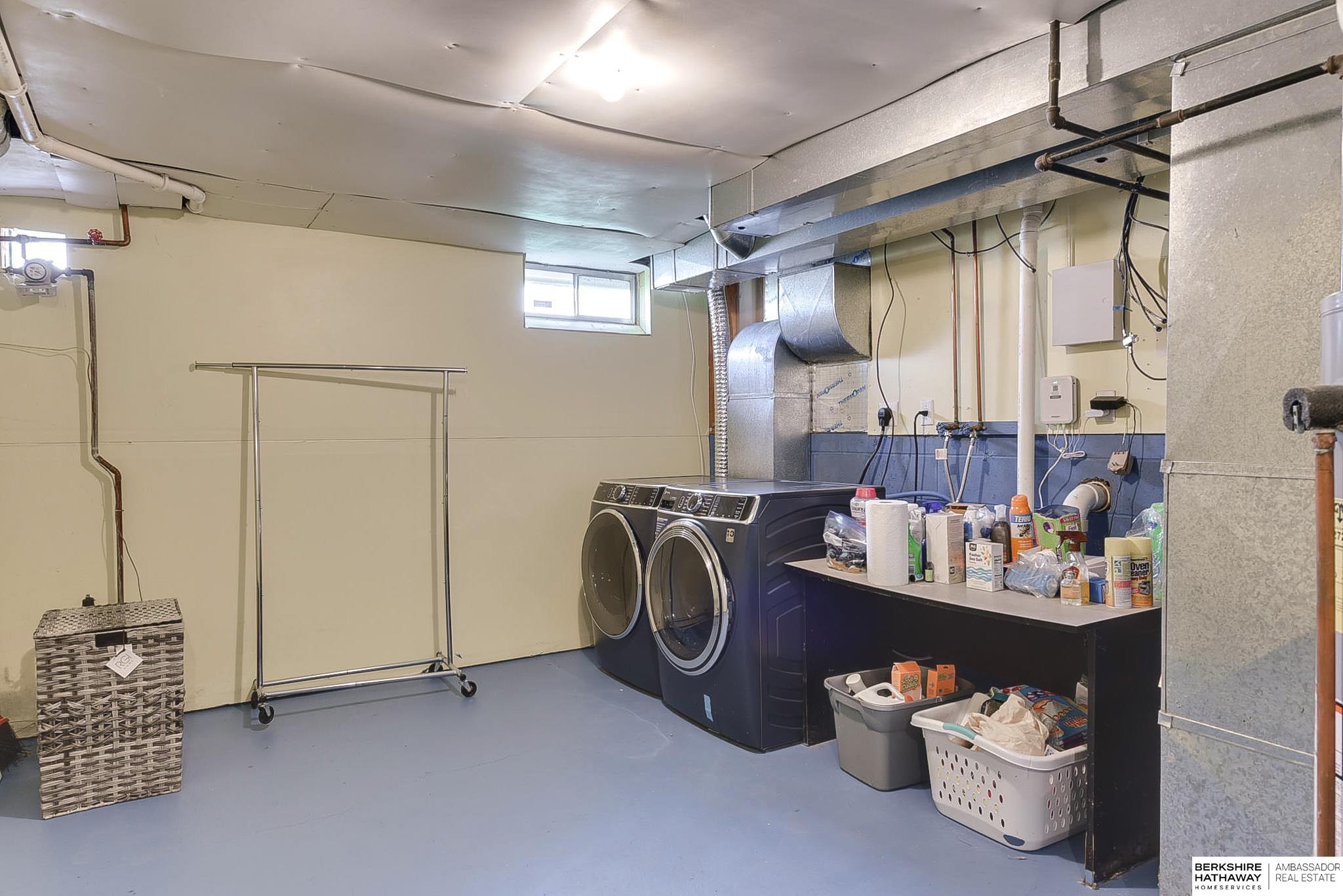 Omaha, Nebraska 68116, United States, 3 Bedrooms Bedrooms, ,2 BathroomsBathrooms,Residential,Pending,108181