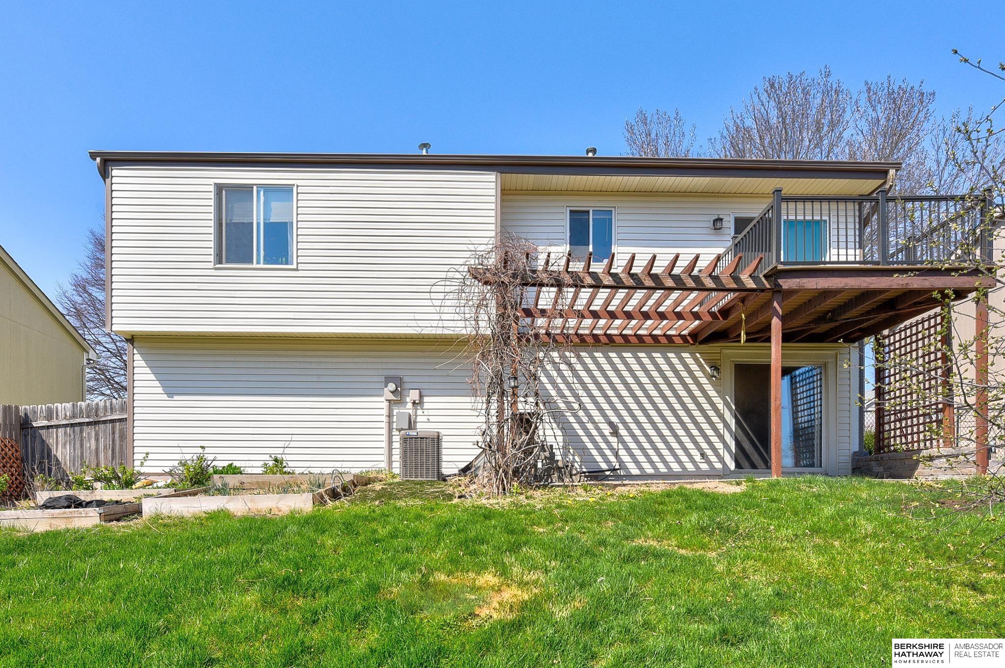 Omaha, Nebraska 68116, United States, 3 Bedrooms Bedrooms, ,2 BathroomsBathrooms,Residential,Pending,108181