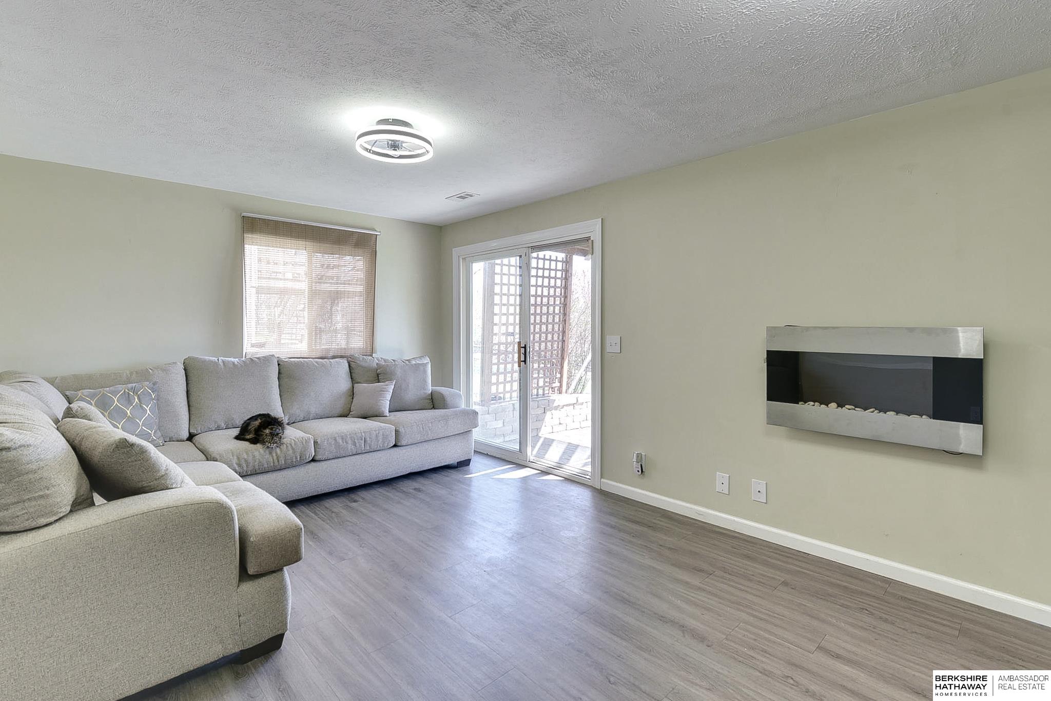 Omaha, Nebraska 68116, United States, 3 Bedrooms Bedrooms, ,2 BathroomsBathrooms,Residential,Pending,108181