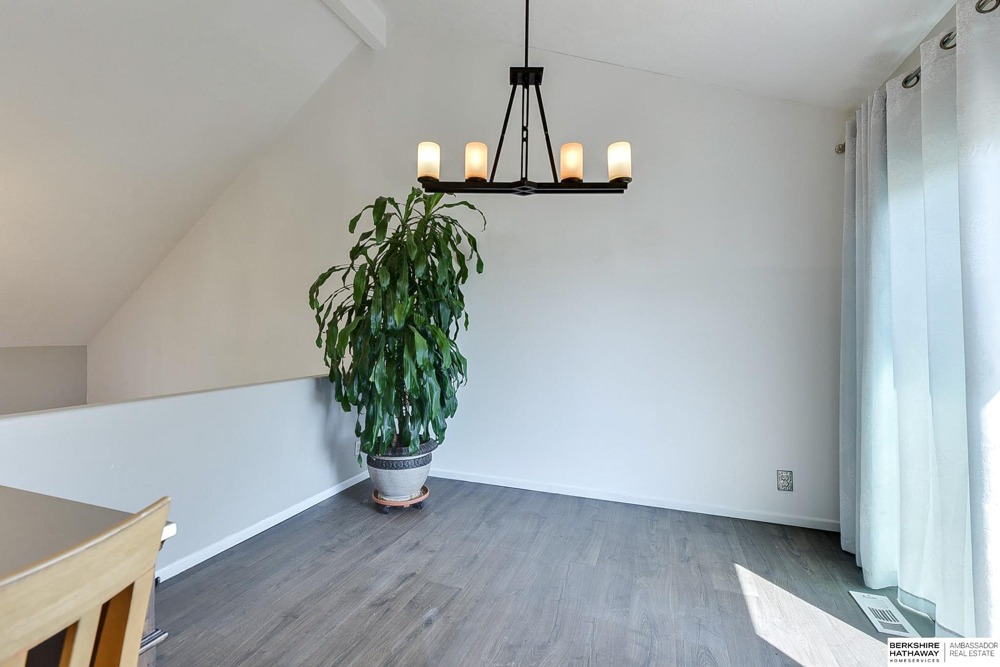 Omaha, Nebraska 68116, United States, 3 Bedrooms Bedrooms, ,2 BathroomsBathrooms,Residential,Pending,108181