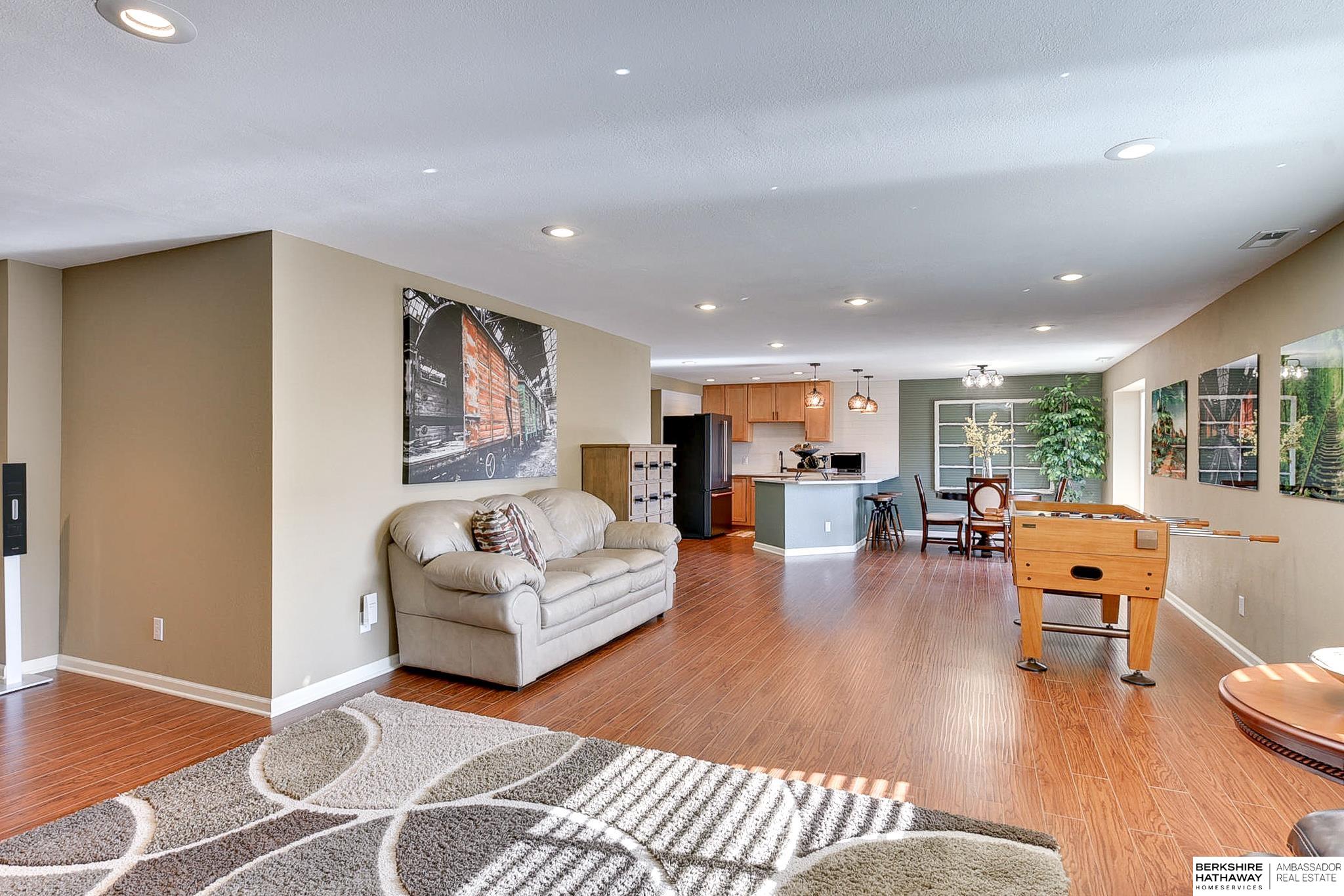 Omaha, Nebraska 68136, United States, 3 Bedrooms Bedrooms, ,3 BathroomsBathrooms,Residential,Pending,88597