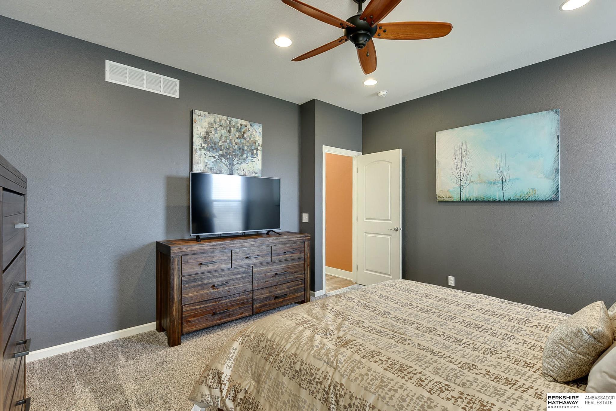 Omaha, Nebraska 68136, United States, 3 Bedrooms Bedrooms, ,3 BathroomsBathrooms,Residential,Pending,88597