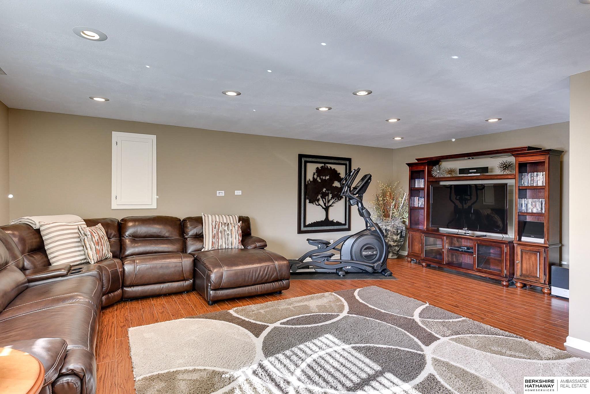 Omaha, Nebraska 68136, United States, 3 Bedrooms Bedrooms, ,3 BathroomsBathrooms,Residential,Pending,88597