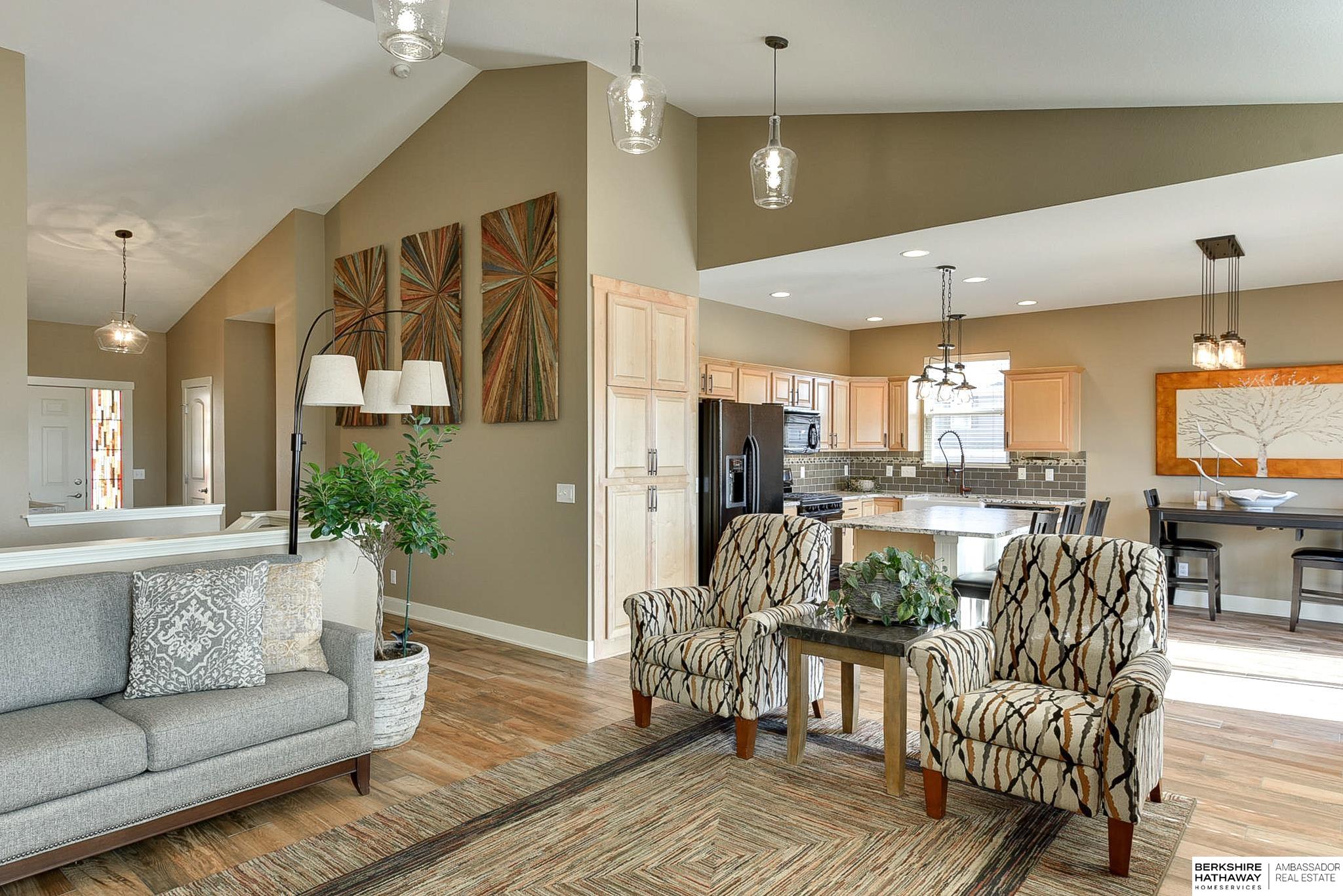 Omaha, Nebraska 68136, United States, 3 Bedrooms Bedrooms, ,3 BathroomsBathrooms,Residential,Pending,88597